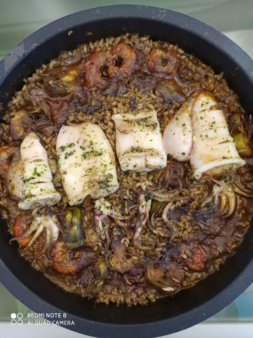 Arroz con calamares, gambas y alcachofas Arroz con calamares, gambas y alcachofas