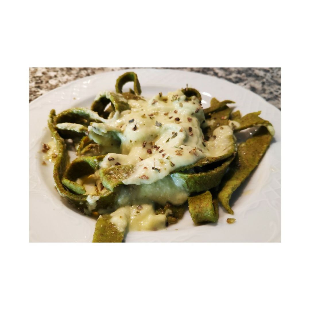 Pappardelle integral de espinacas con salsa de calabacín Pappardelle integral de espinacas con salsa de calabacín