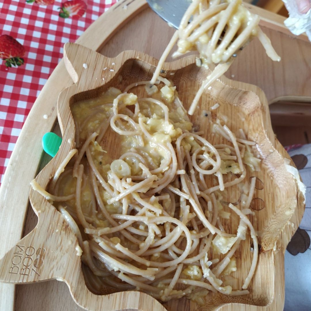 Espaguetis con carbonara de puerros