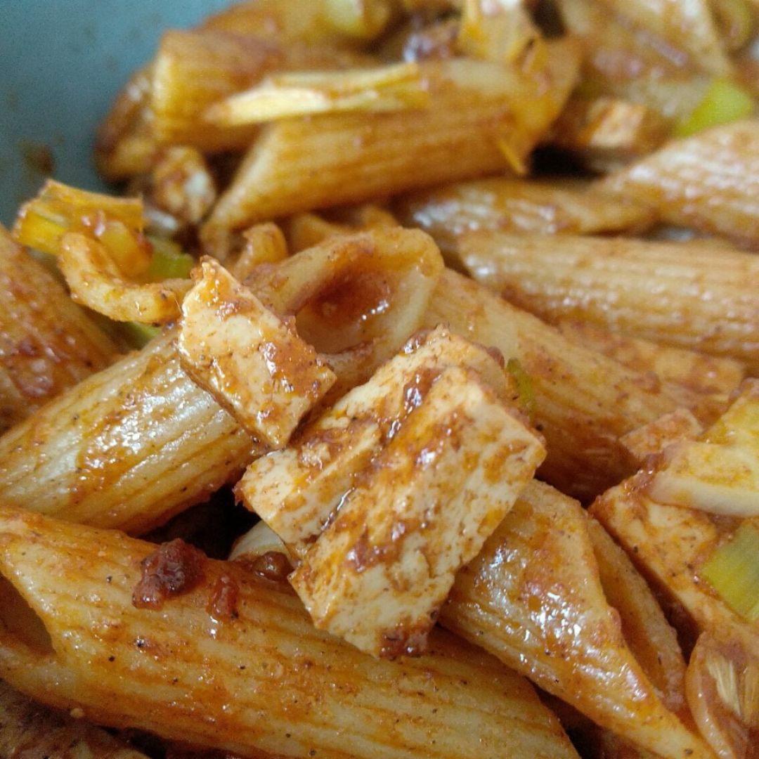Pasta con tofu Pasta con tofu