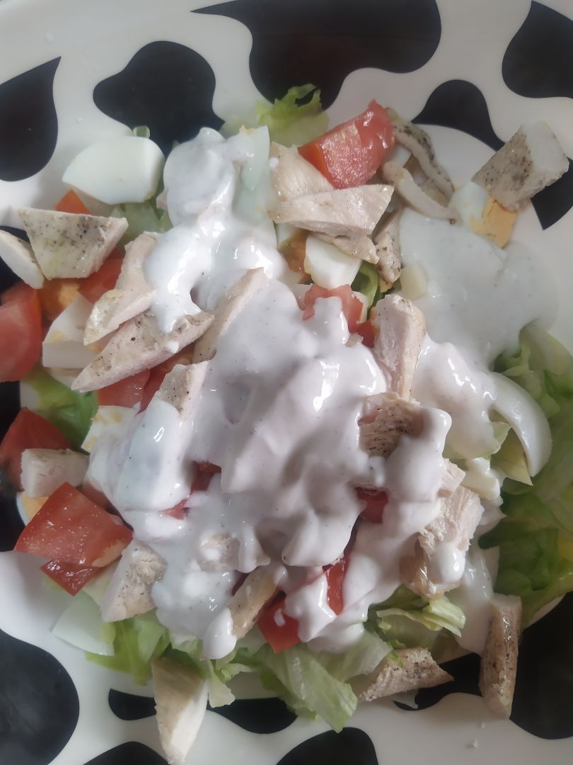 Ensalada de pollo con salsa de yogur