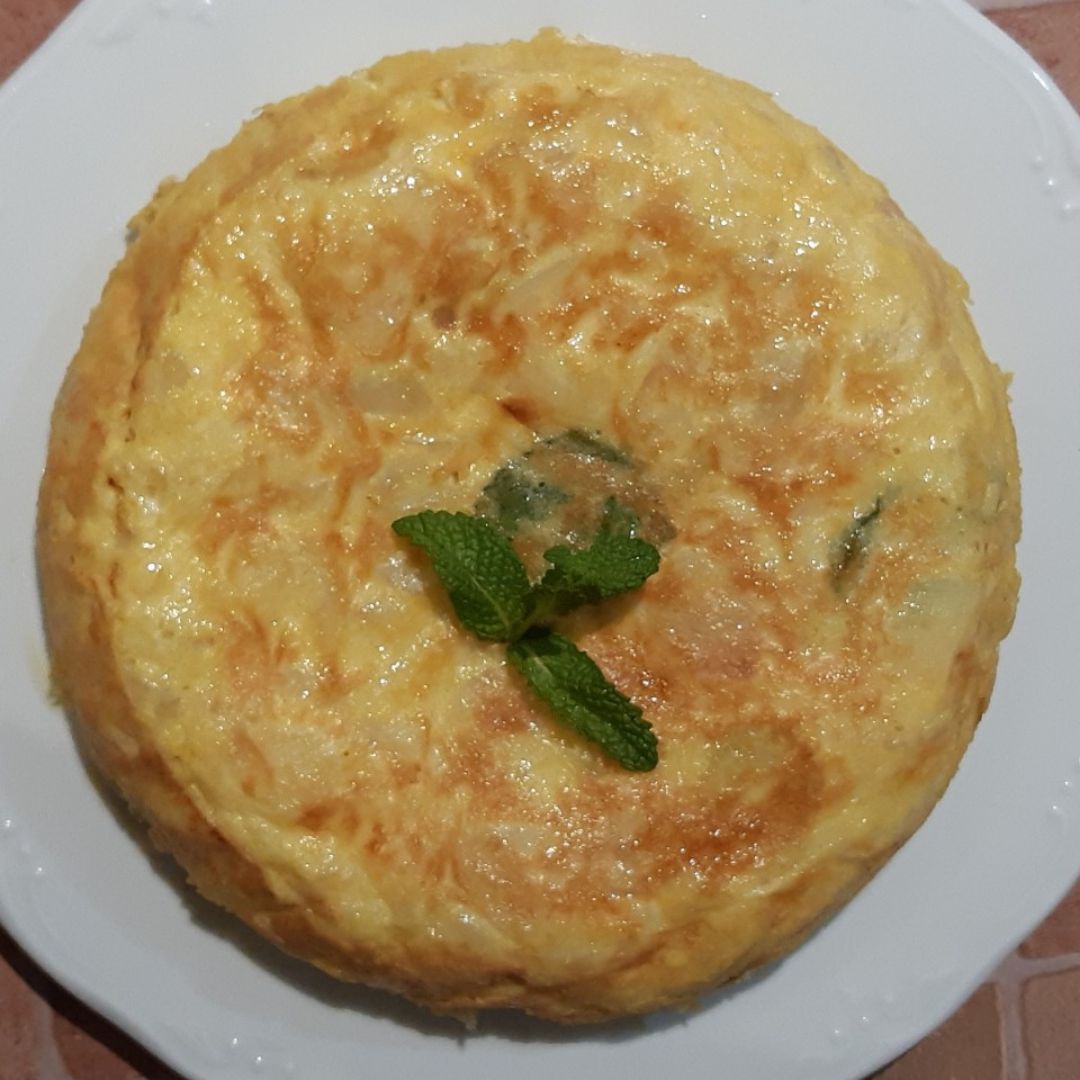 Tortilla de patatas con hierbabuena.
