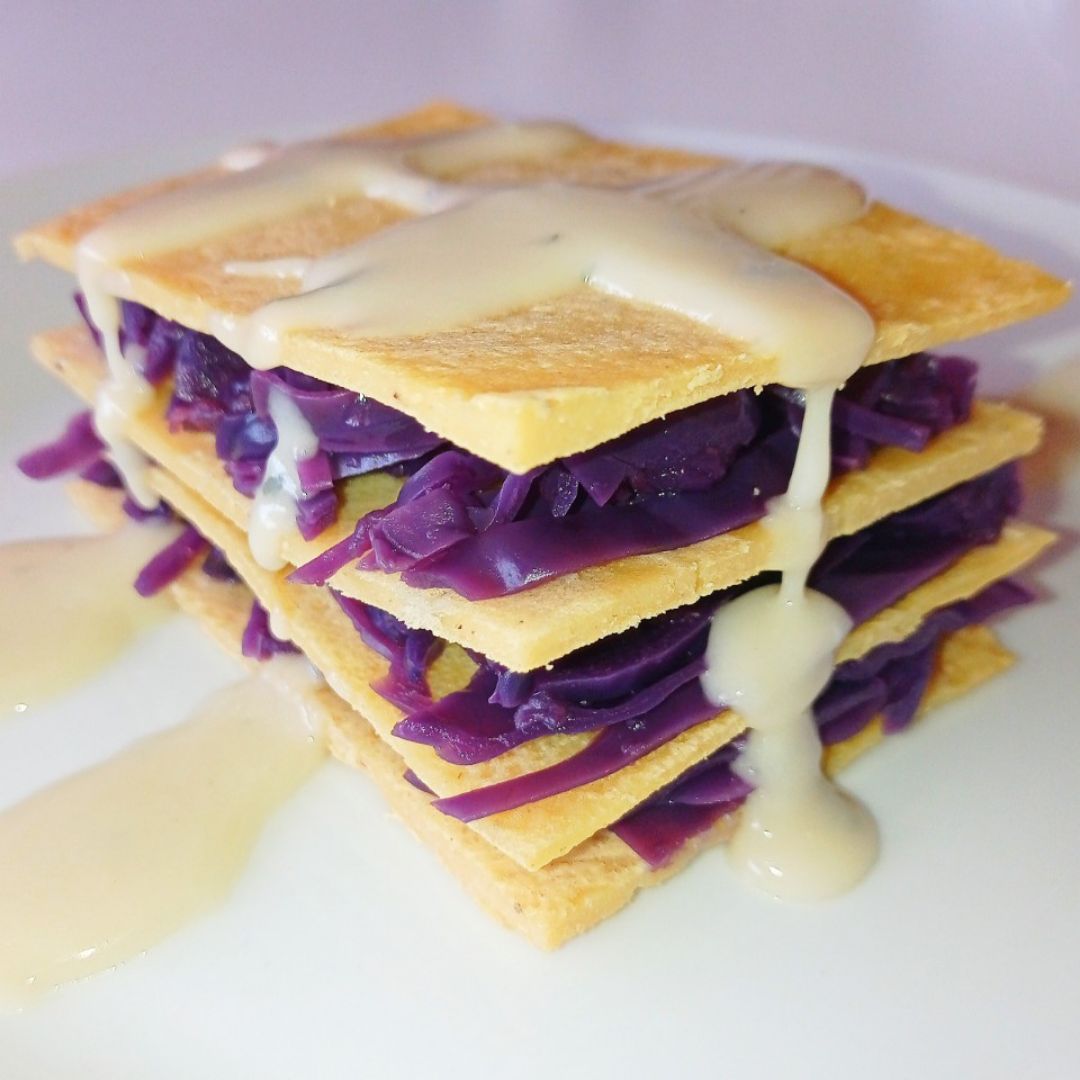 FALSA LASAÑA RELLENA DE LOMBARDA CON CREMA DE ROQUEFORT FALSA LASAÑA RELLENA DE LOMBARDA CON CREMA DE ROQUEFORT
