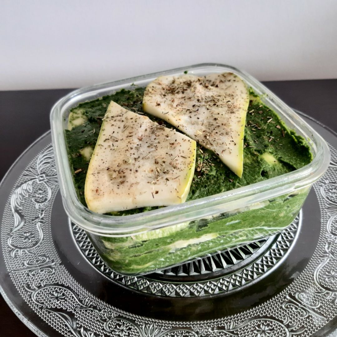 "Lasaña" de calabacín y batata con pesto de espinaca, brócoli y aguacate "Lasaña" de calabacín y batata con pesto de espinaca, brócoli y aguacate