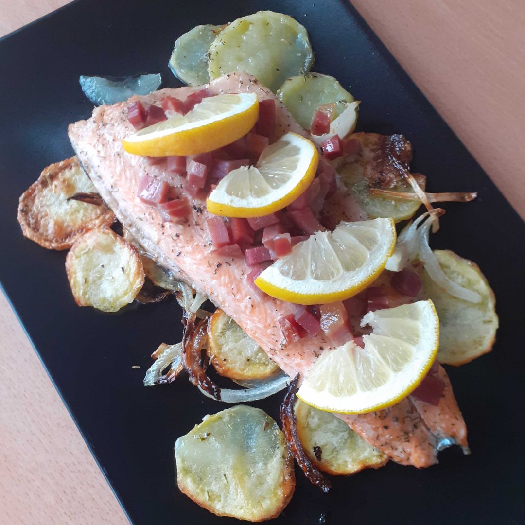 Trucha con jamón al horno