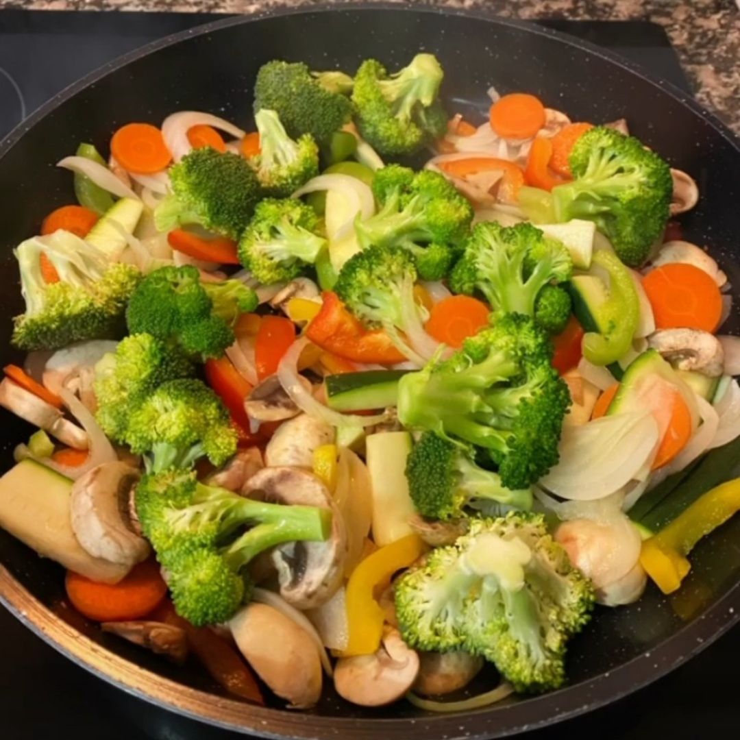 Wok de verduras con langostinos Wok de verduras con langostinos
