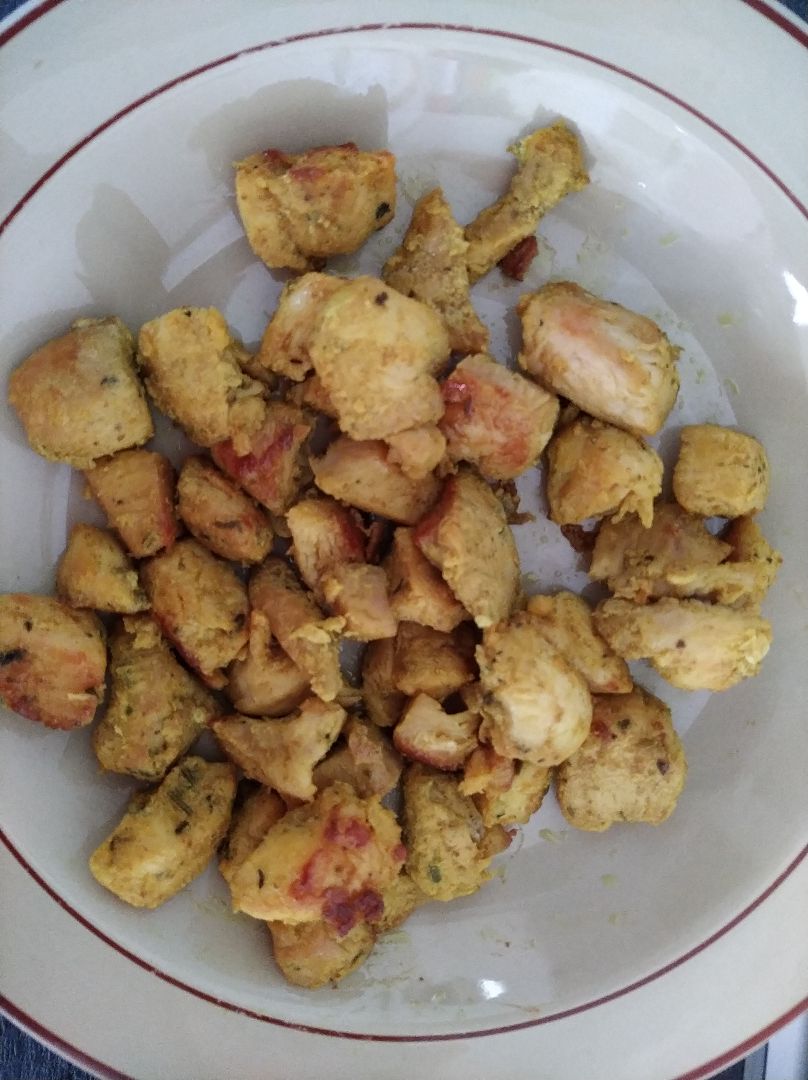 Pechuga de pollo, ensalada y brócoli con gambas, palitos y salsa de champiñones Paso 1