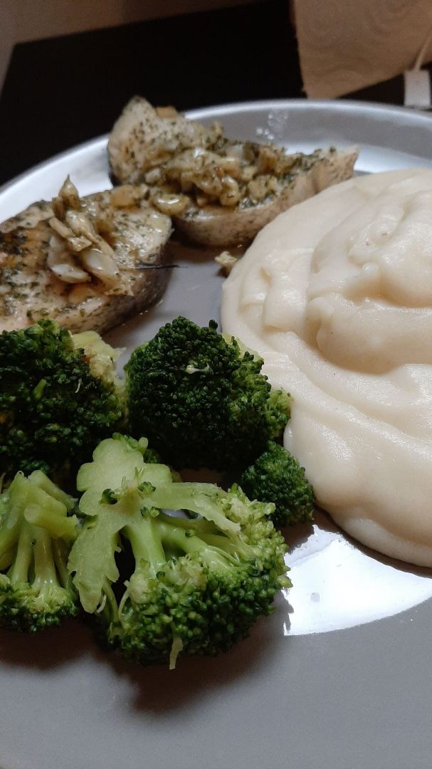 Merluza con brócoli y puré de patata
