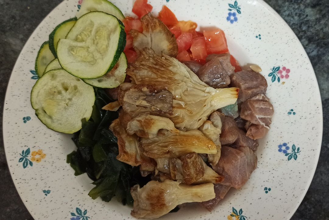 Poke Bowl de atún con setas Poke Bowl de atún con setas
