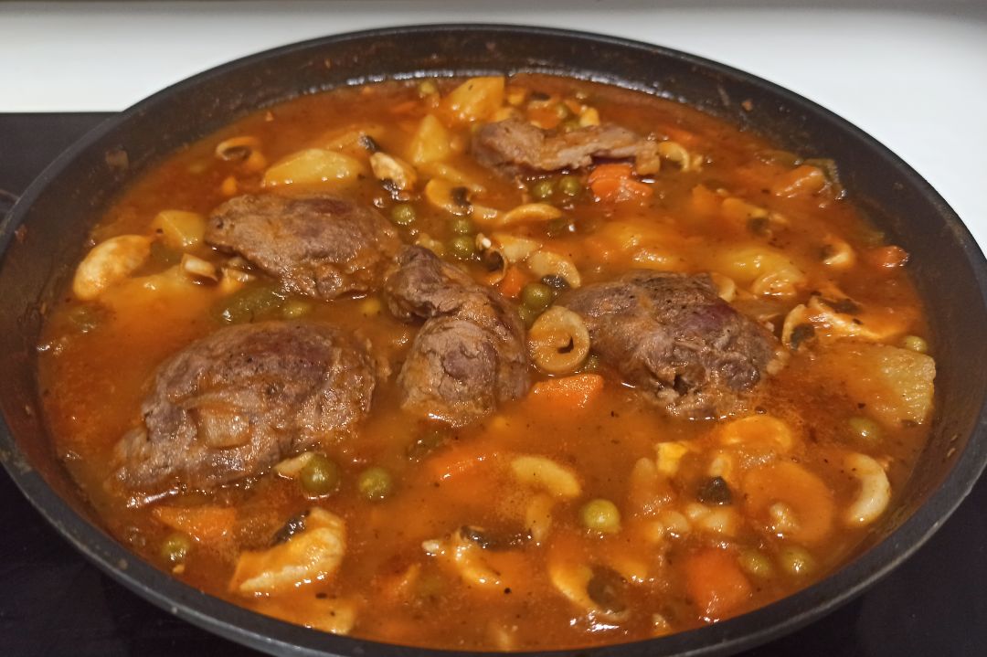 Carrilleras con verduras y patatas Carrilleras con verduras y patatas