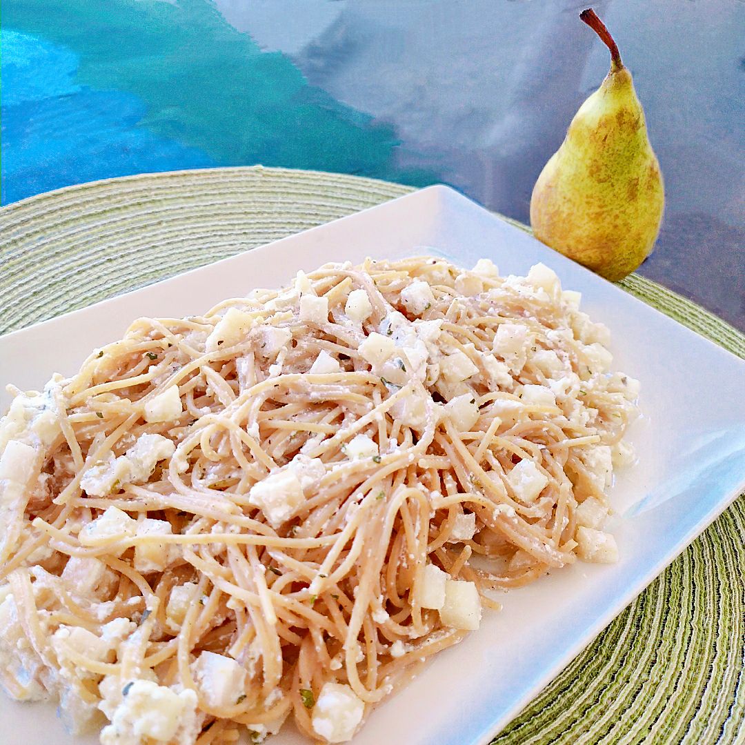 Espaguetis con queso de cabra y pera Espaguetis con queso de cabra y pera