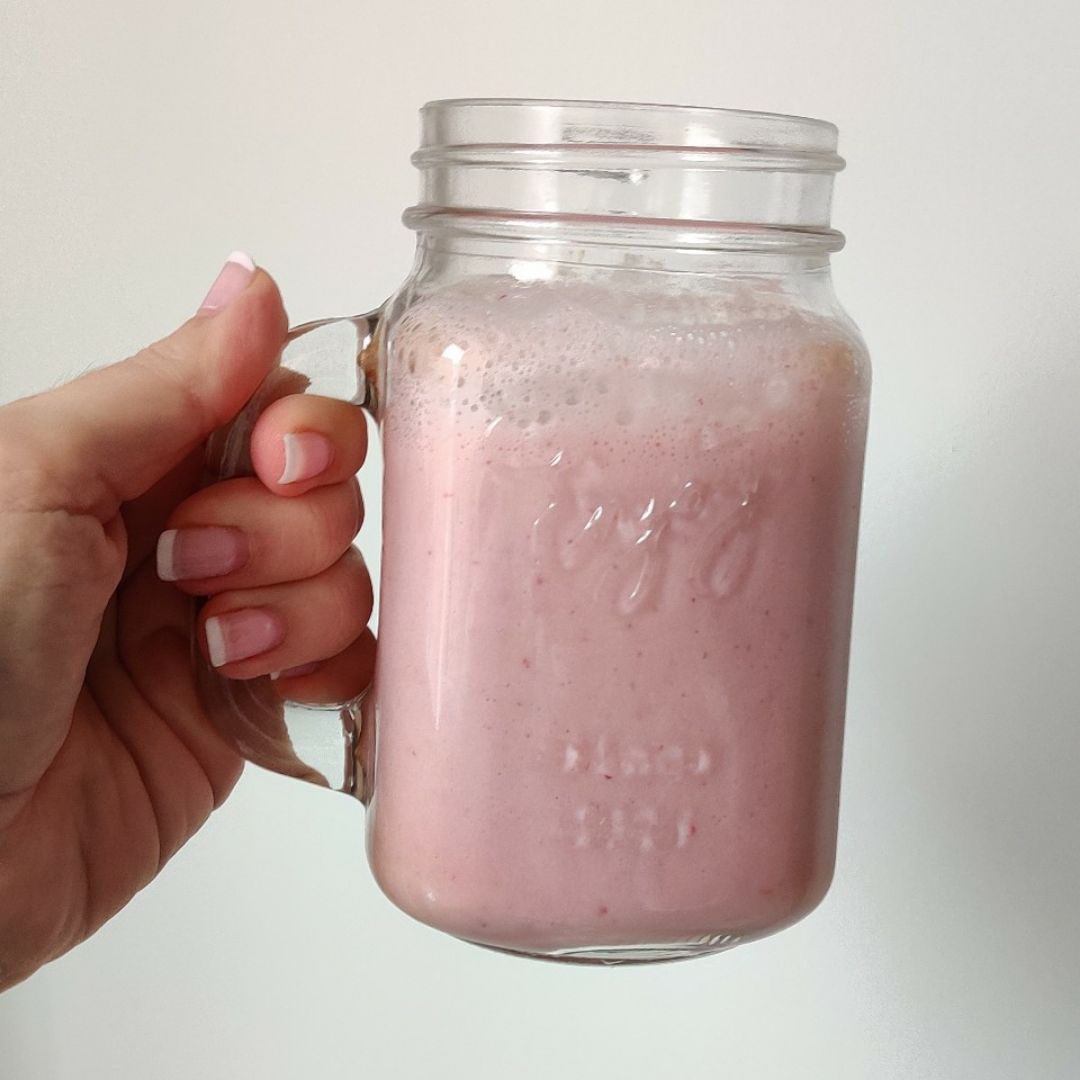 Batido de fresas y yogur! 馃崜馃崜 Batido de fresas y yogur! 馃崜馃崜