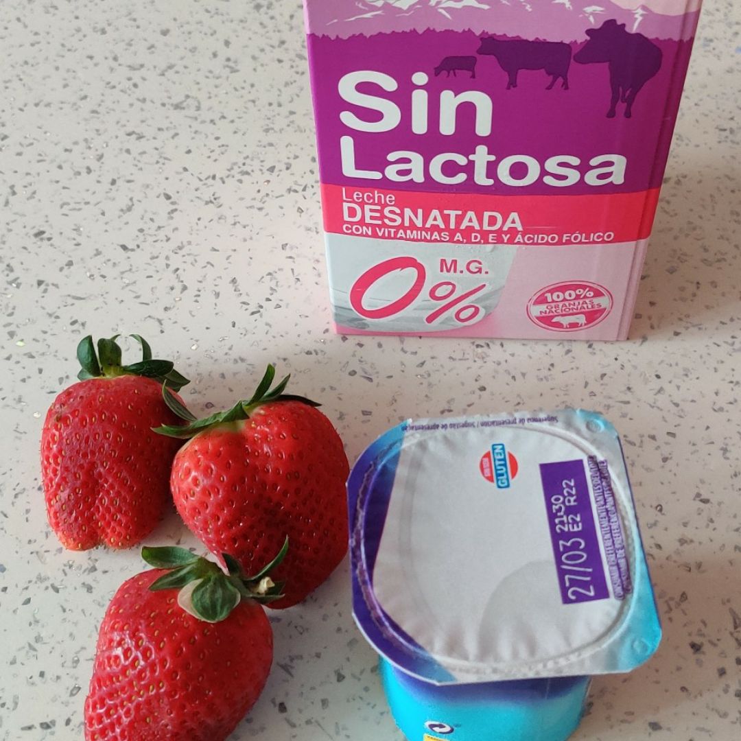 Batido de fresas y yogur! 馃崜馃崜 Paso 0 Batido de fresas y yogur! 馃崜馃崜 Paso 0