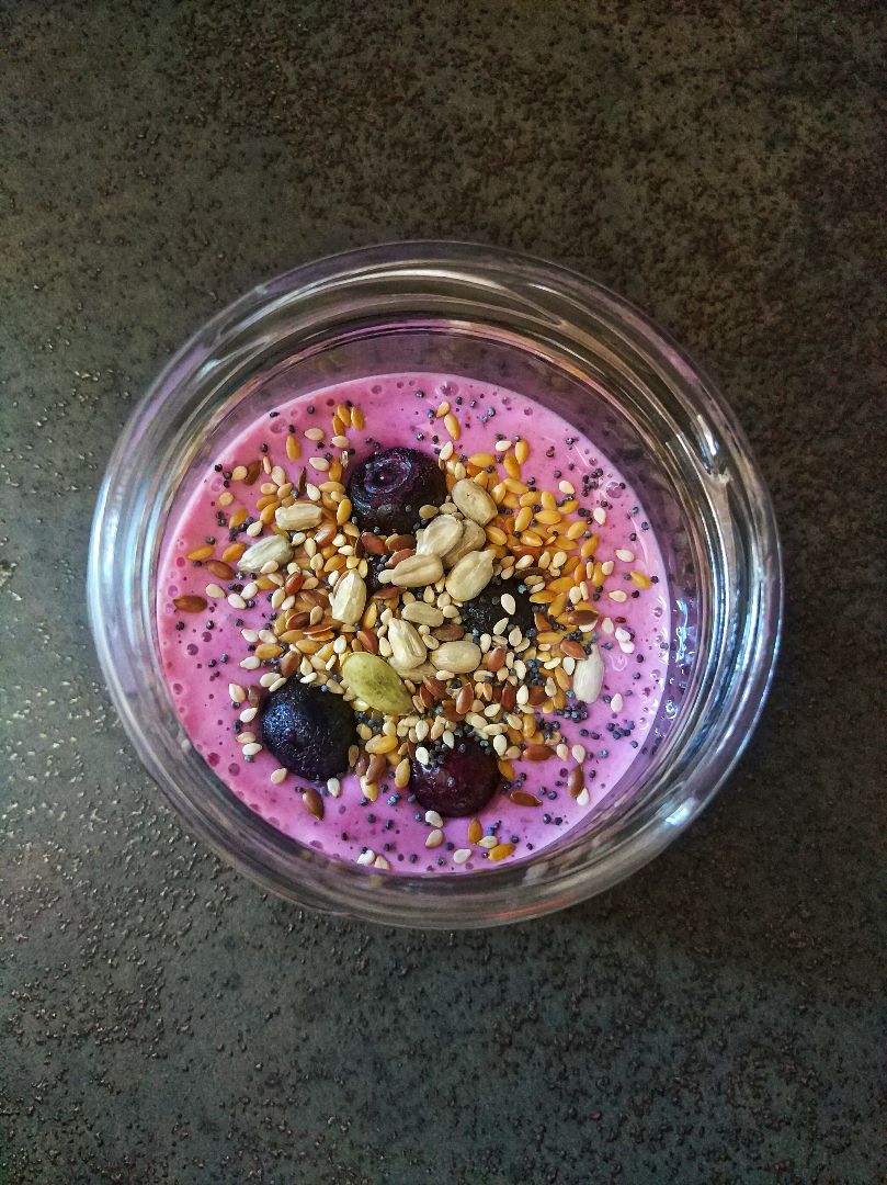 Batido de frutos rojos y yogur proteico Batido de frutos rojos y yogur proteico