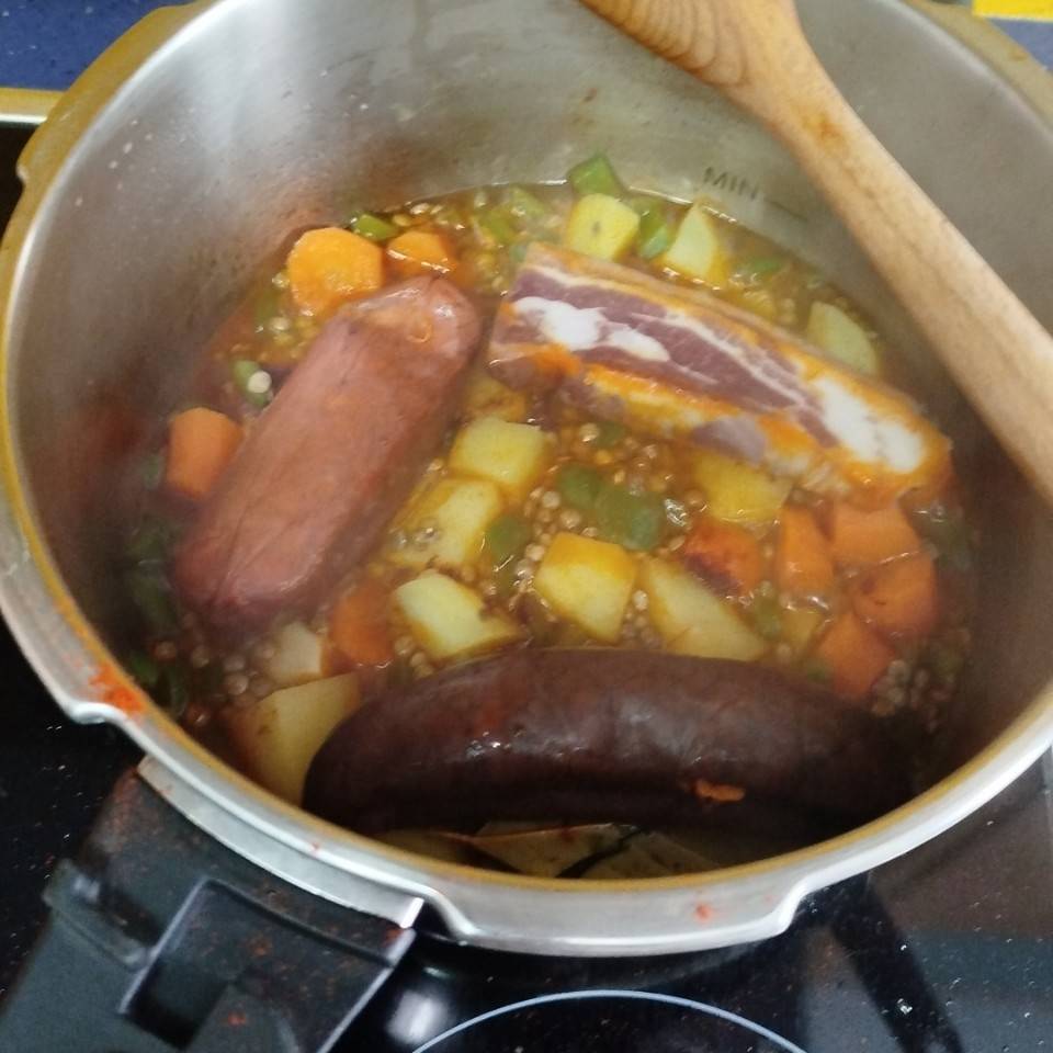 Lentejas con verduras, morcilla y chorizo Lentejas con verduras, morcilla y chorizo