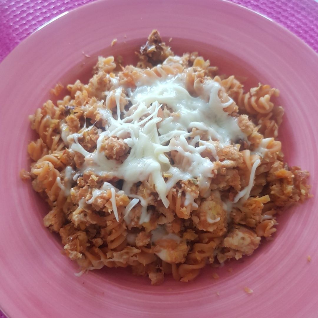 Pasta con pollo y verdura Pasta con pollo y verdura