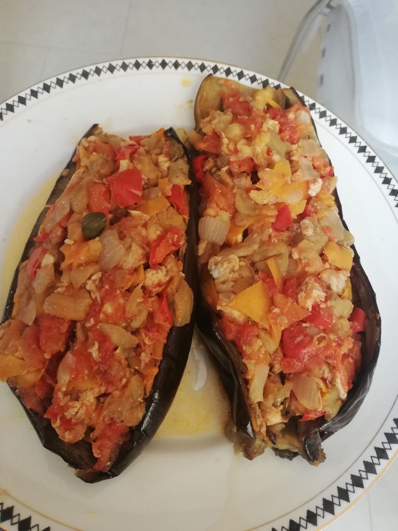 BERENJENAS RELLENAS DE ATÚN Y VERDURAS🍆🥕🍅 Paso 2 BERENJENAS RELLENAS DE ATÚN Y VERDURAS🍆🥕🍅 Paso 2