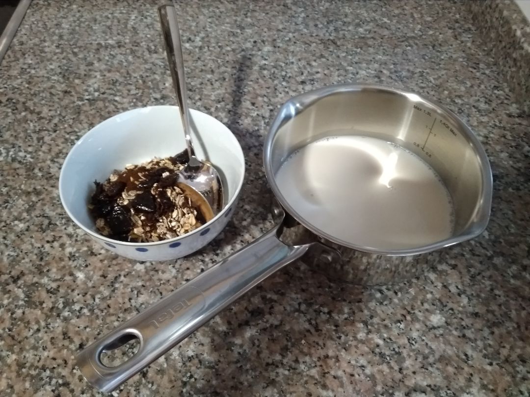 Bol de leche de soja y cereales Bol de leche de soja y cereales