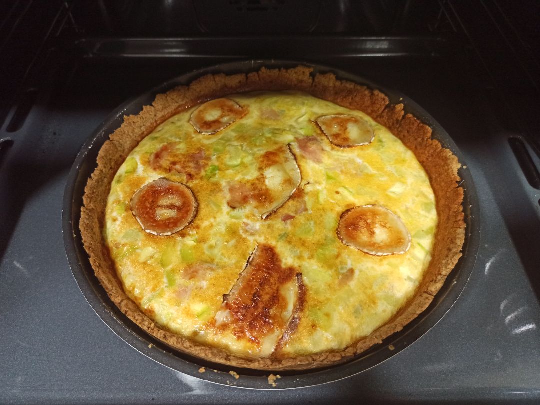 Quiche de calabacín y rulo de cabra con masa casera integral 