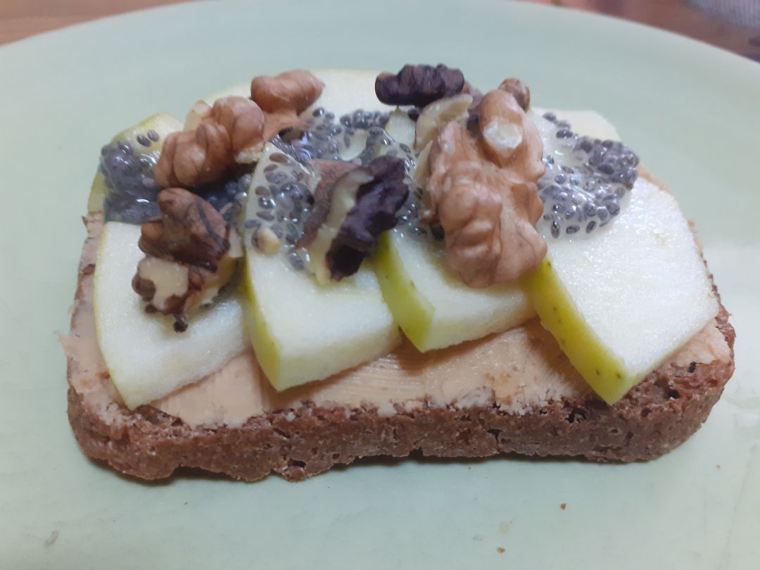 Tostada de cacahuete y manzana