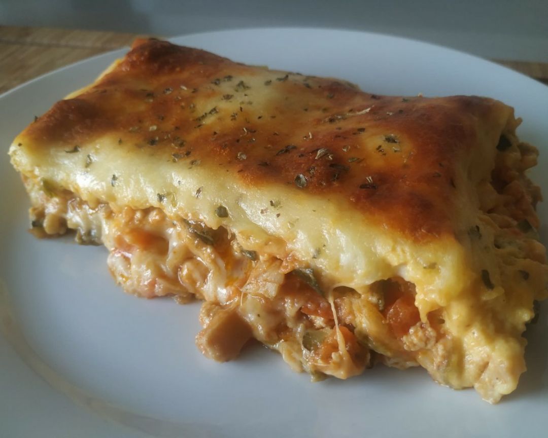 Lasaña de verduras y pollo con salsa de calabaza Lasaña de verduras y pollo con salsa de calabaza