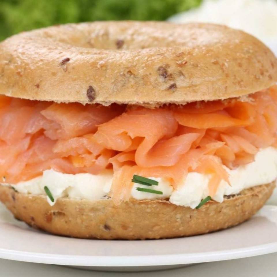 Sandwich de salmón y queso 