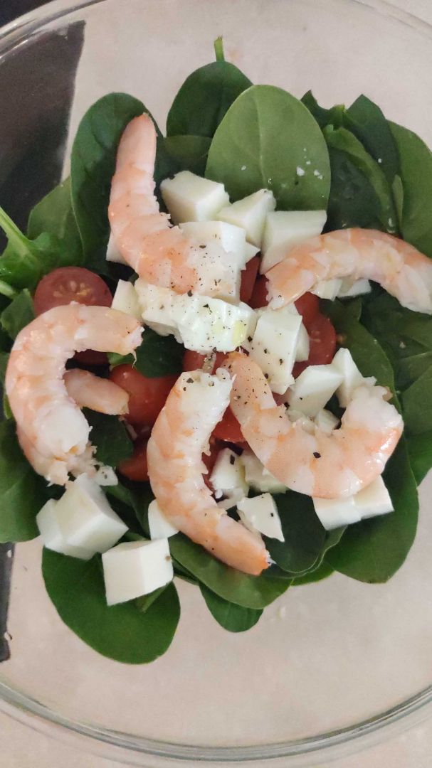Ensalada de espinacas y langostina Ensalada de espinacas y langostina