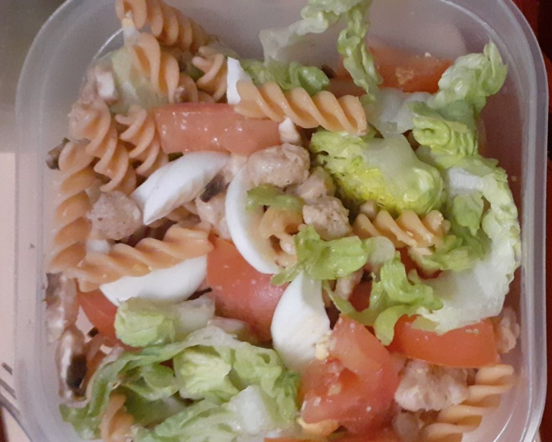 Ensalada de pasta de lentejas y soja texturizada Ensalada de pasta de lentejas y soja texturizada