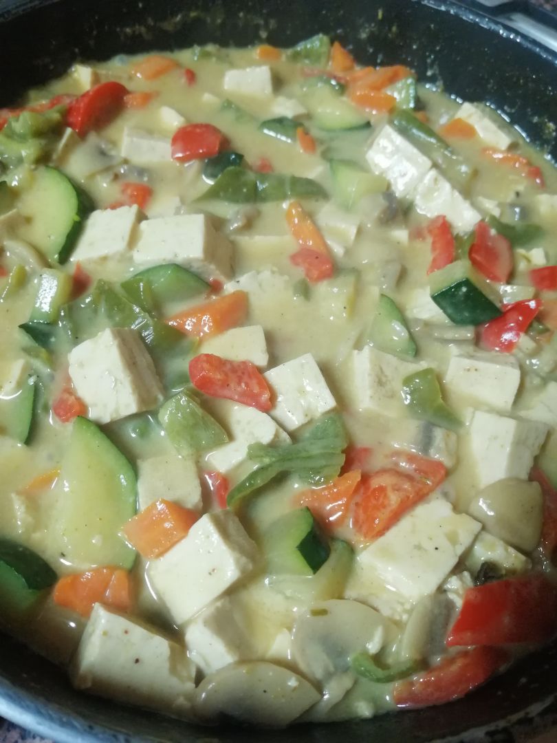 Curry de verduras y tofu Curry de verduras y tofu