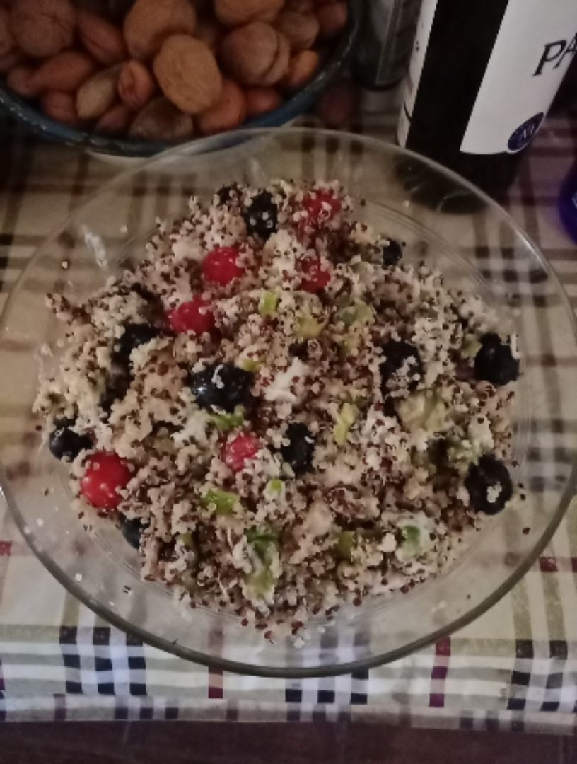 Ensalada 3 quínoas con burrata Ensalada 3 quínoas con burrata