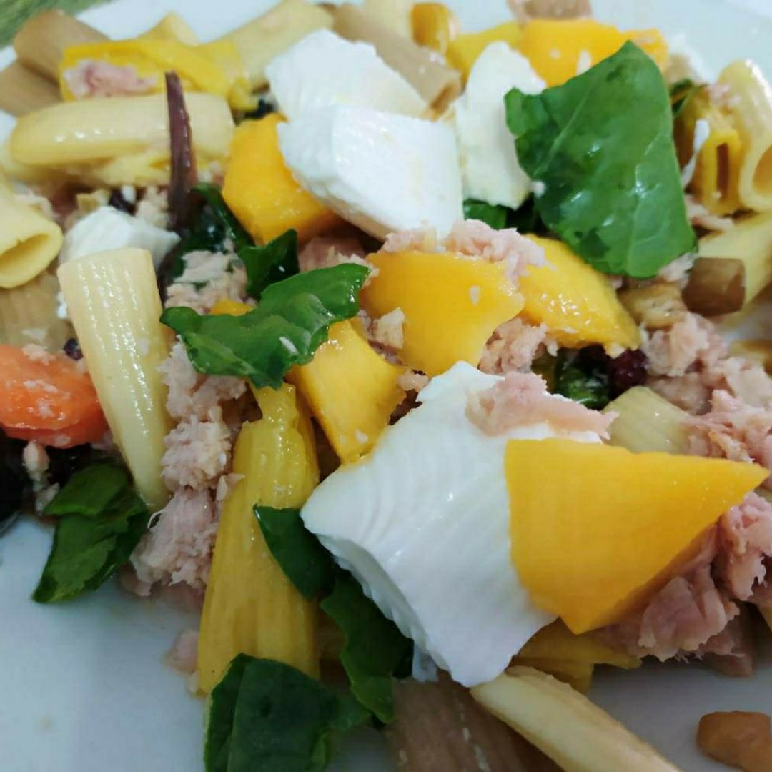 Ensalada de pasta con Mango, Atún y Queso fresco. Ensalada de pasta con Mango, Atún y Queso fresco.