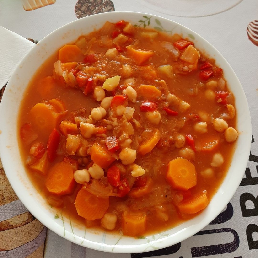 Sopa con garbanzos y lentejas Sopa con garbanzos y lentejas