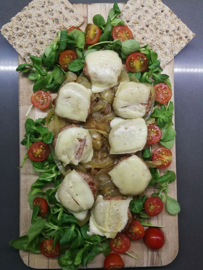 Hamburguesitas con cebolla caramelizada Paso 5 Hamburguesitas con cebolla caramelizada Paso 5