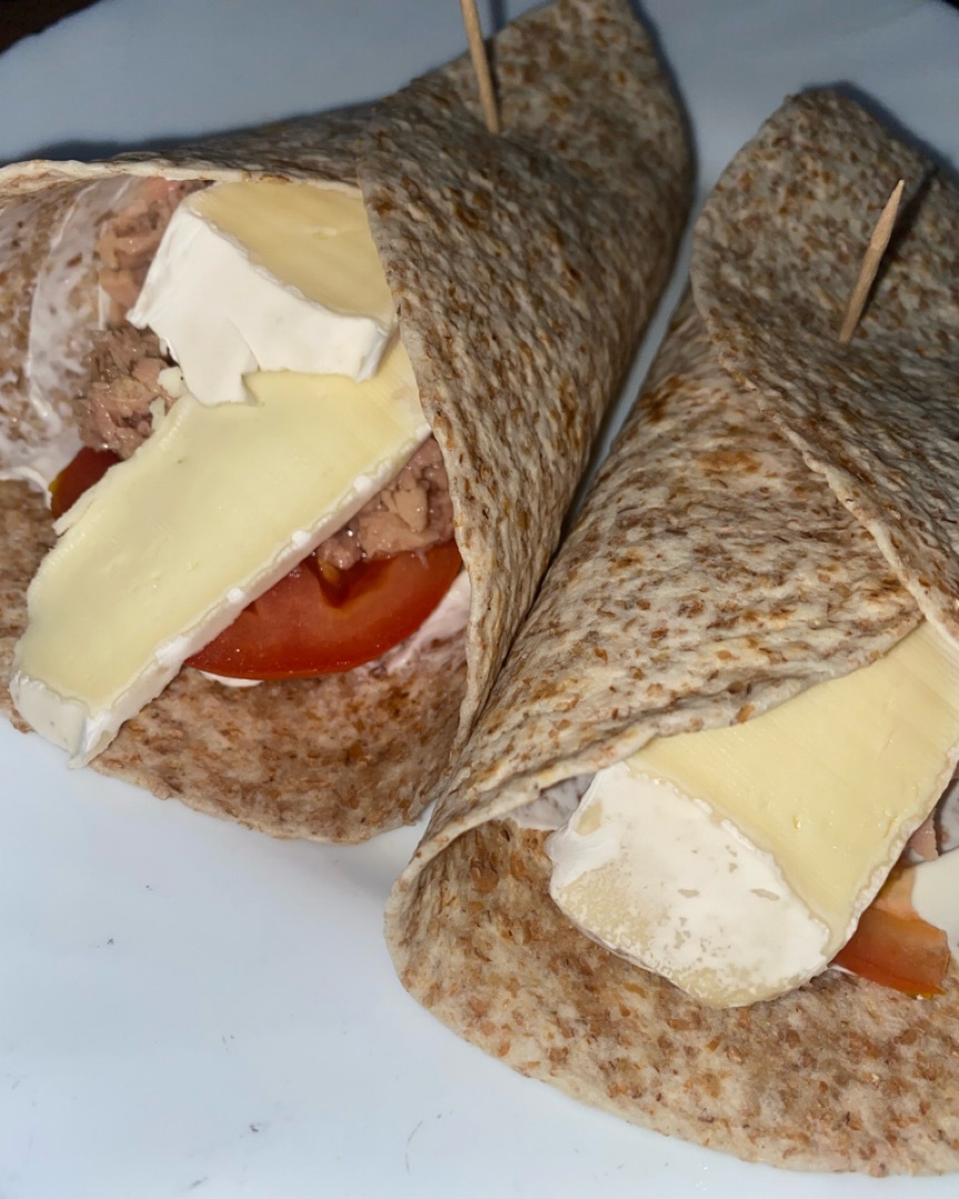 Fajitas de atún, tomate y brie