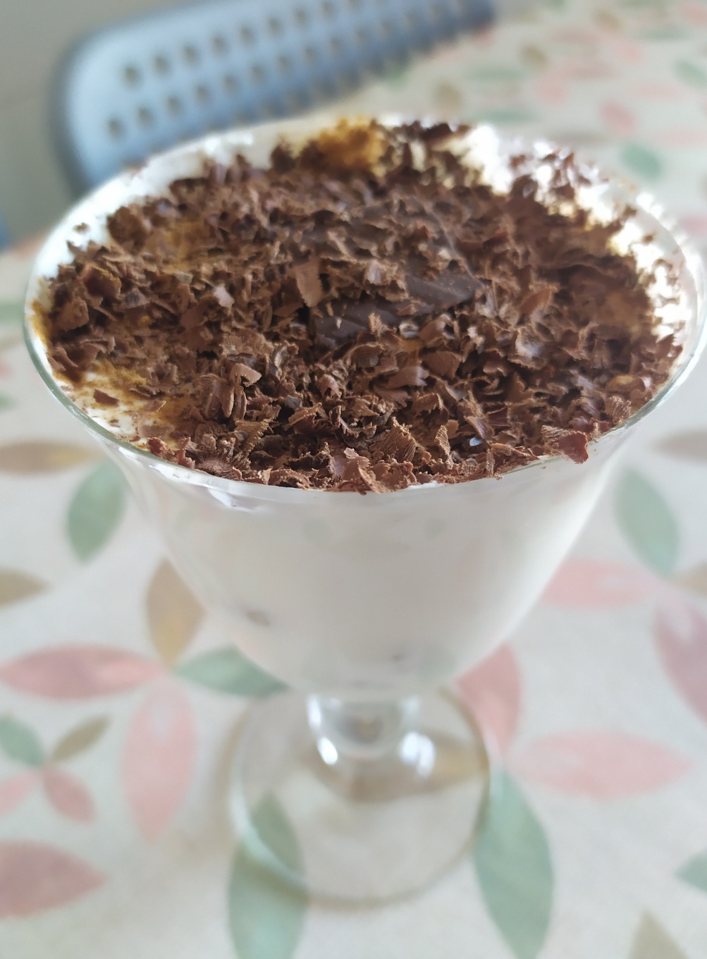 Queso fresco batido con chocolate, canela y nueces