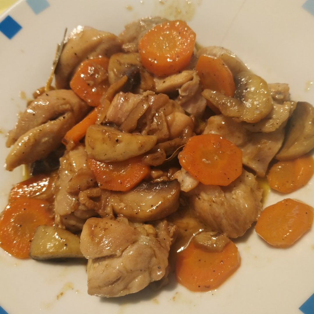 Pollo al ajillo Pollo al ajillo