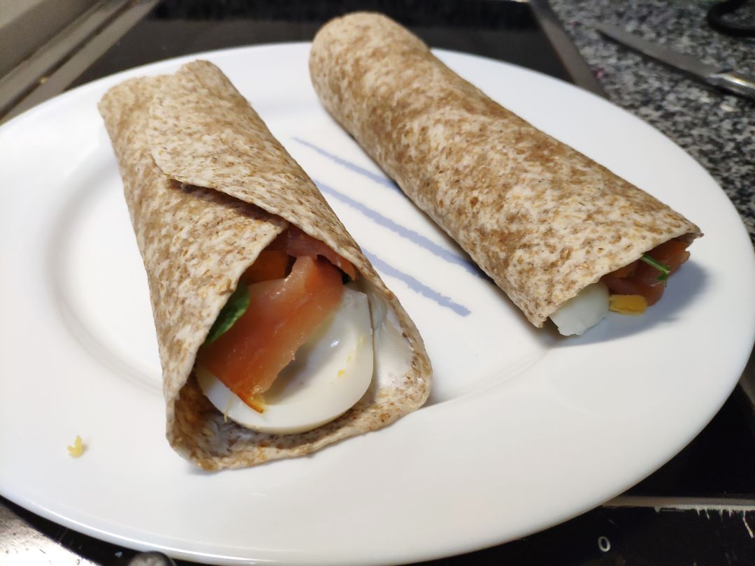 Wrap de salmón y huevo Paso 3 Wrap de salmón y huevo Paso 3