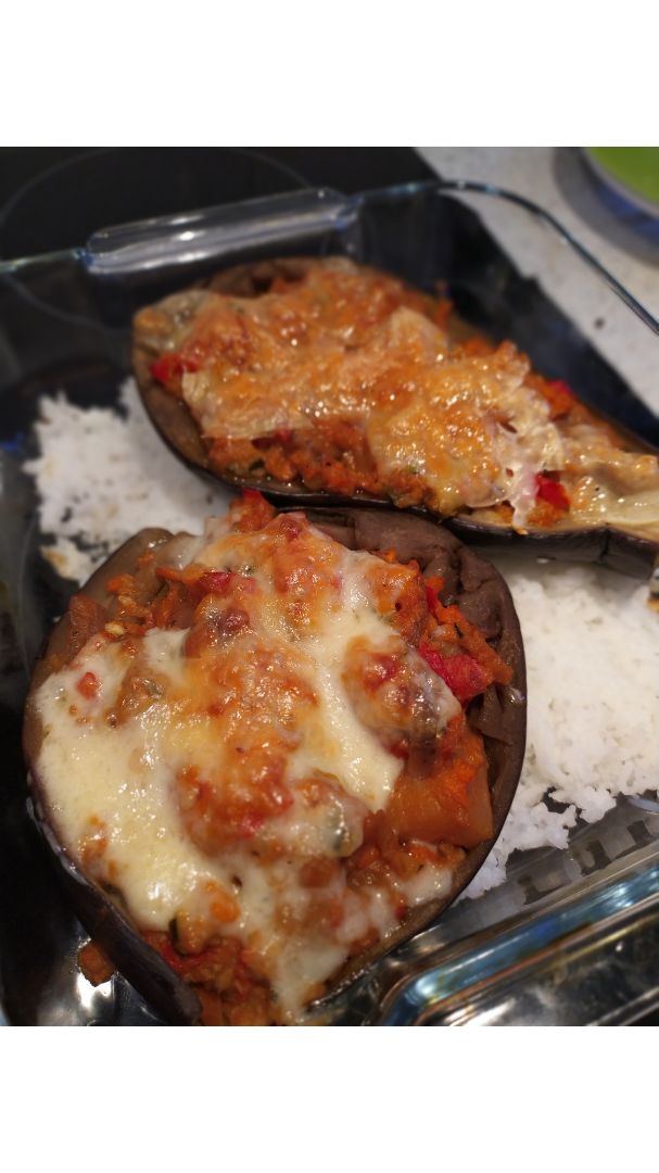 Berenjena rellena de atún y verduras Berenjena rellena de atún y verduras
