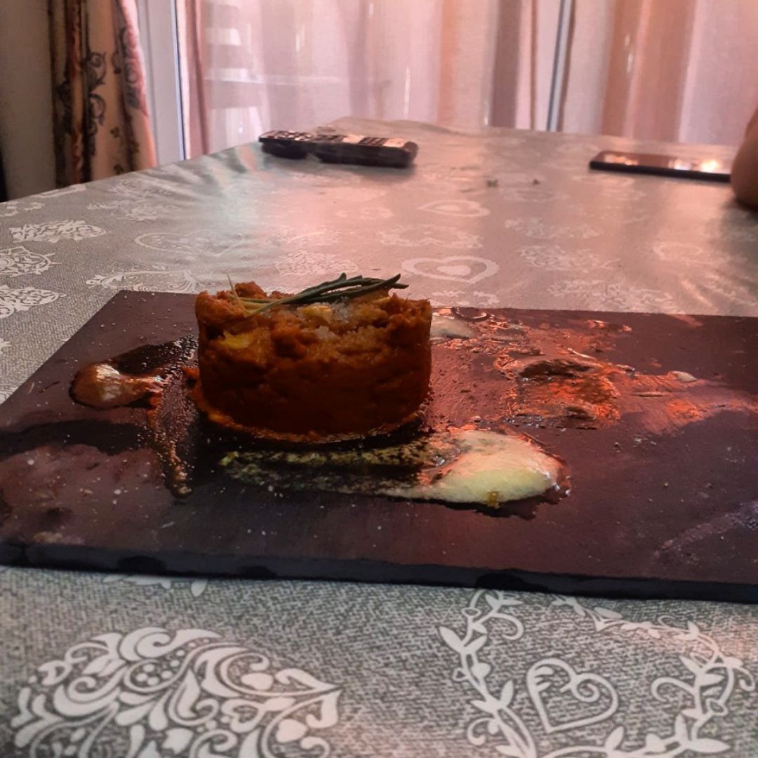 Pastel de cabracho con espuma de naranja y aire de vinagre Pastel de cabracho con espuma de naranja y aire de vinagre