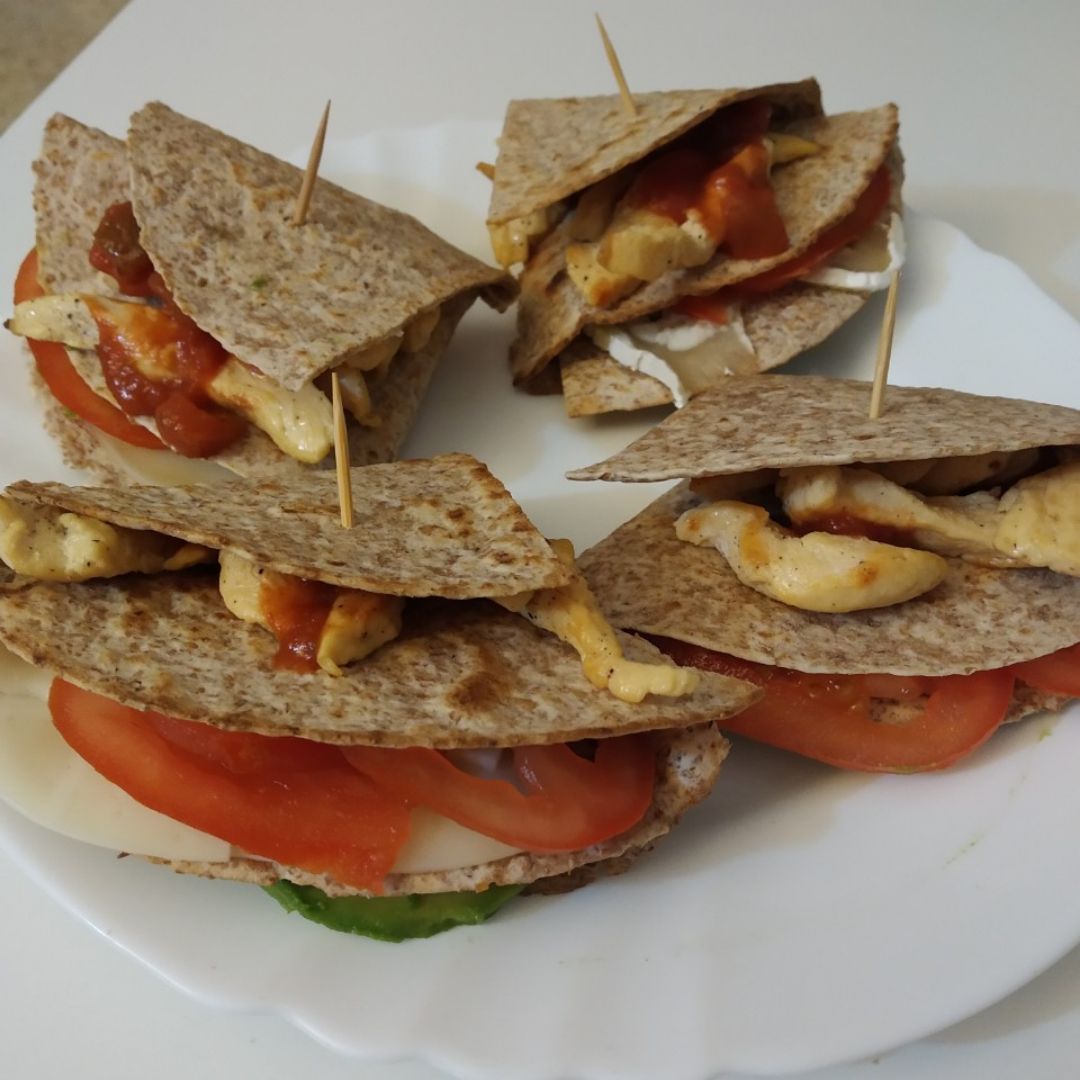 Wraps de queso, aguacate, tomate y pollo 🌯 Wraps de queso, aguacate, tomate y pollo 🌯