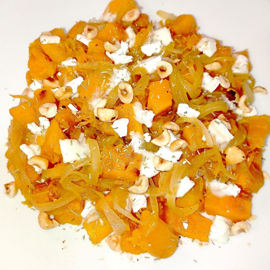 CALABAZA SALTEADA AL TOQUE DE ROMERO Y AVELLANA
