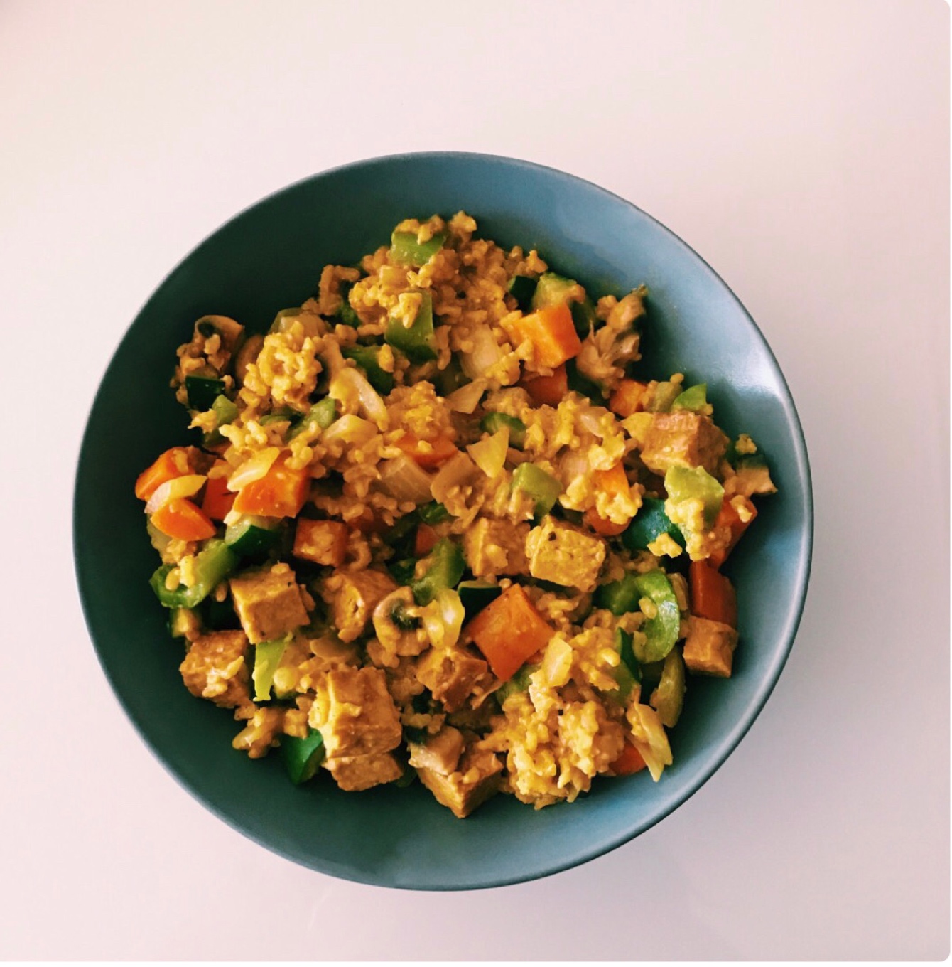 Tempeh con arroz y curry