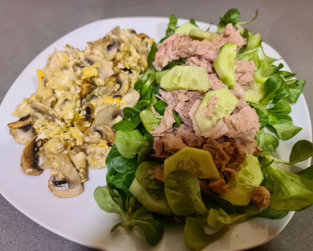 Ensalada y revuelto de champis Ensalada y revuelto de champis