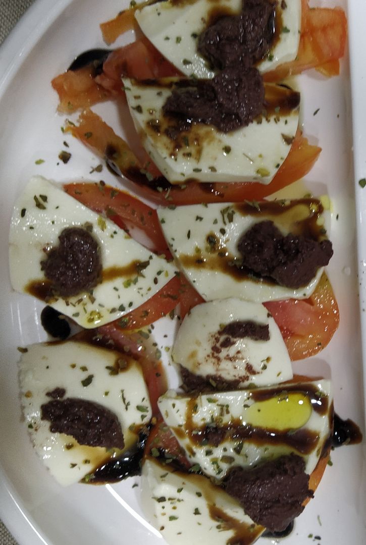 Ensalada estilo caprese Ensalada estilo caprese
