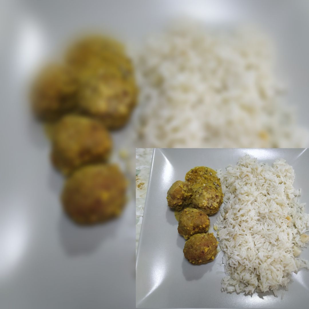 Albóndigas en salsa de almendras y arroz blanco Albóndigas en salsa de almendras y arroz blanco