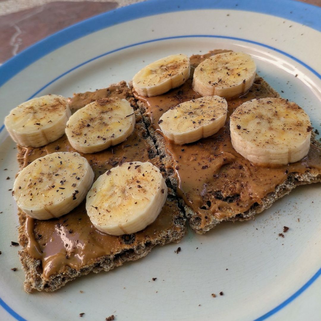 Tostada de crema de cacahuete y plátano 🍌