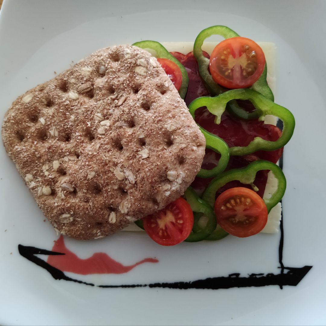 Tentempié mañanero: Sandwich de lomo y queso 😋 Tentempié mañanero: Sandwich de lomo y queso 😋