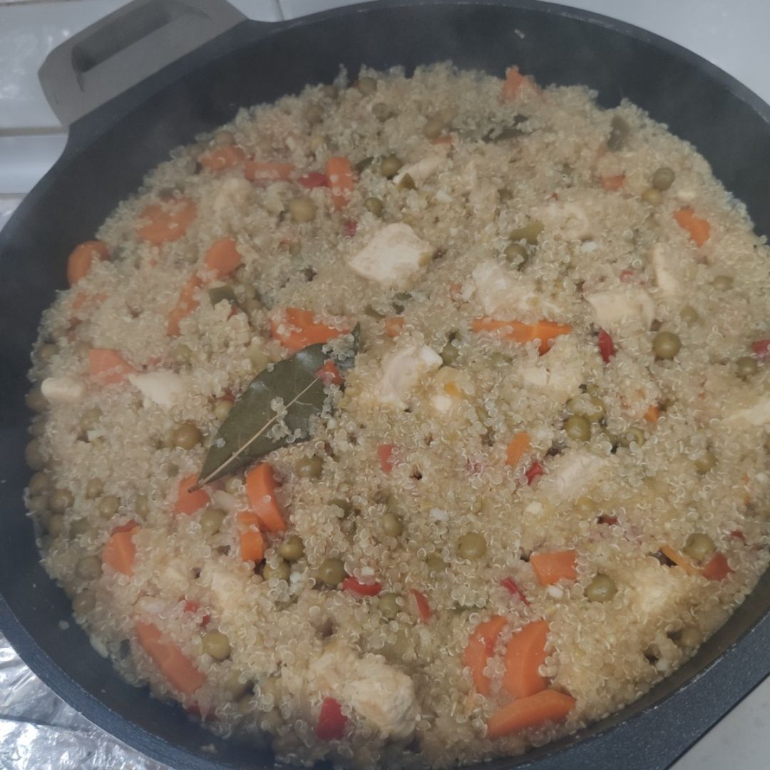 Quinoa con pollo y verduras Quinoa con pollo y verduras
