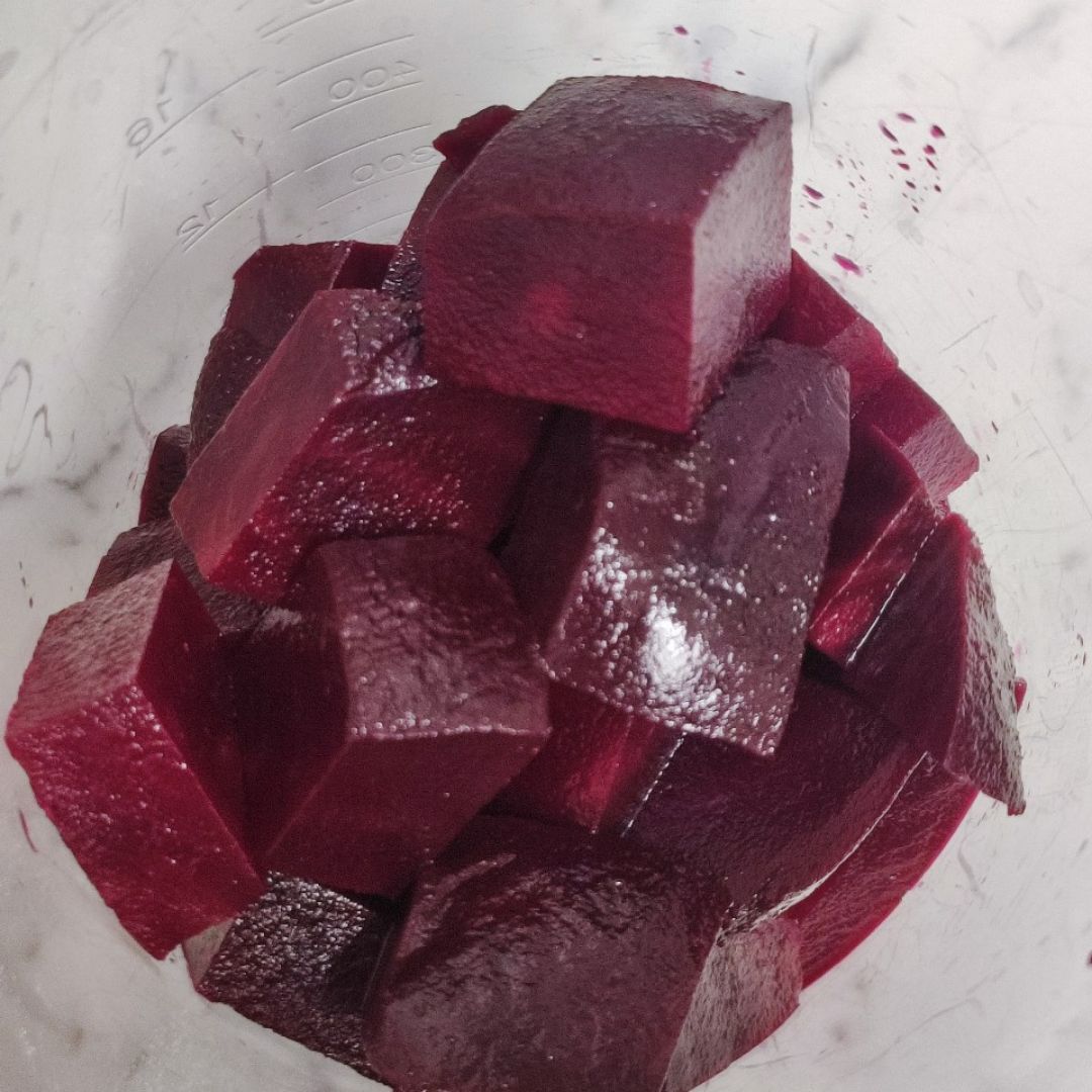 Donuts de remolacha, uvas pasas y nueces 🟣🍇🧠 Paso 1 Donuts de remolacha, uvas pasas y nueces 🟣🍇🧠 Paso 1