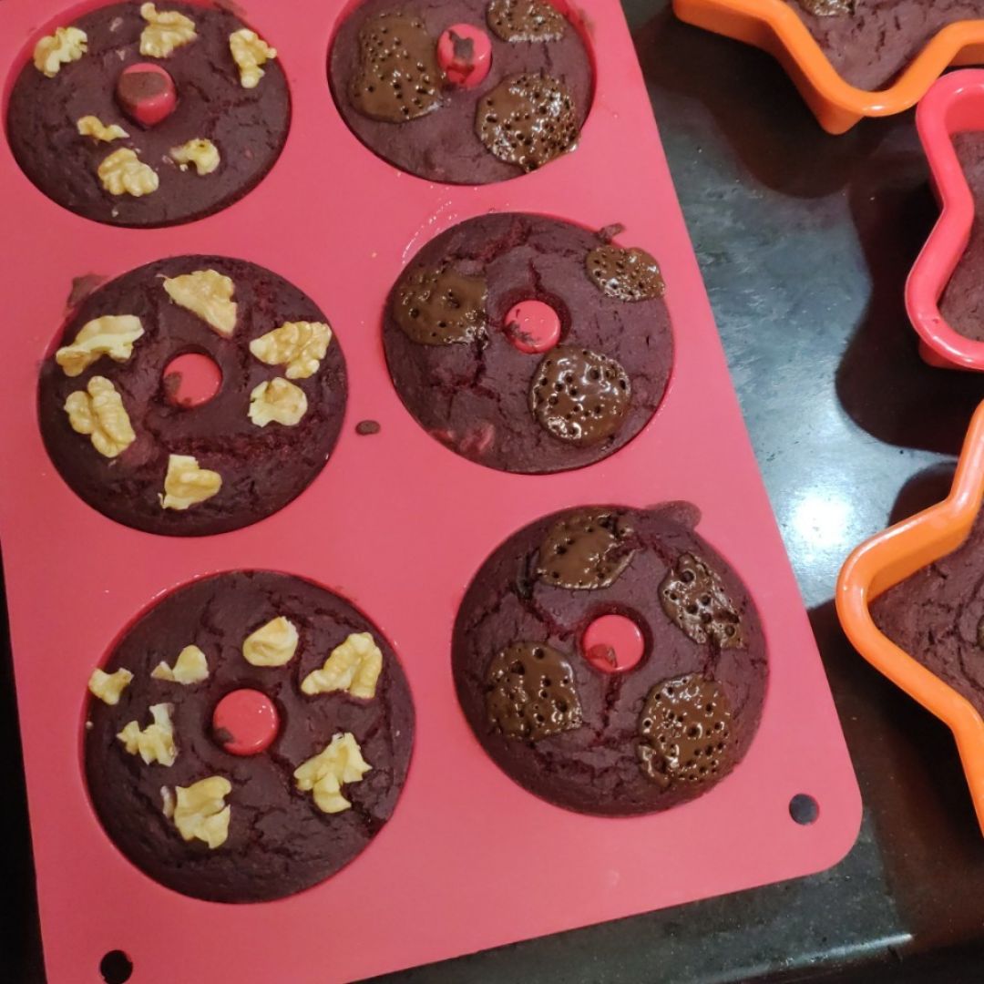 Donuts de remolacha, uvas pasas y nueces 🟣🍇🧠 Paso 4 Donuts de remolacha, uvas pasas y nueces 🟣🍇🧠 Paso 4